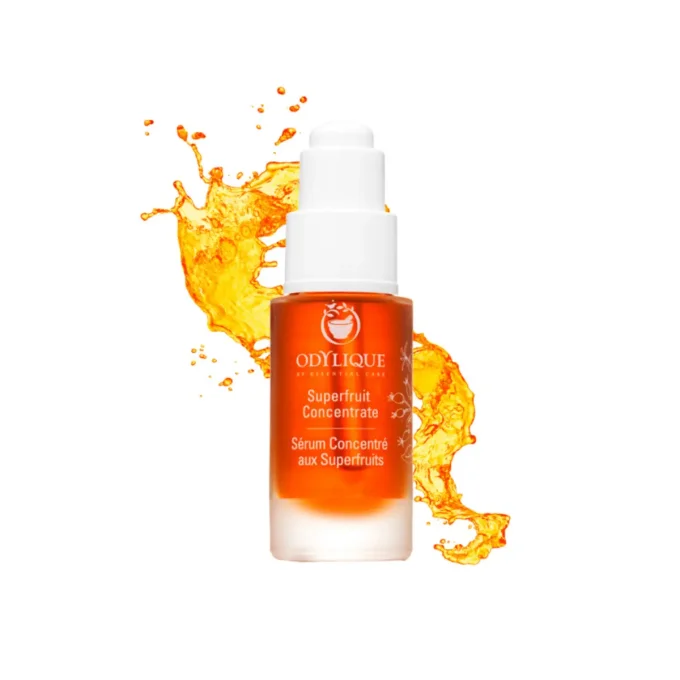 Odylique Sérum Concentré aux Superfruits 30ml – flacon avec éclaboussure d'huile orange