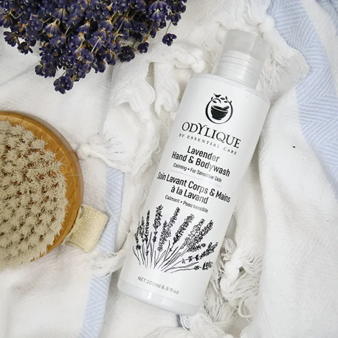 Soin Lavant Corps & Mains Lavande Odylique 200ml avec fleurs de lavande séchées